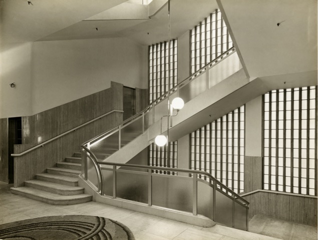 Simpsons with Havinden carpet